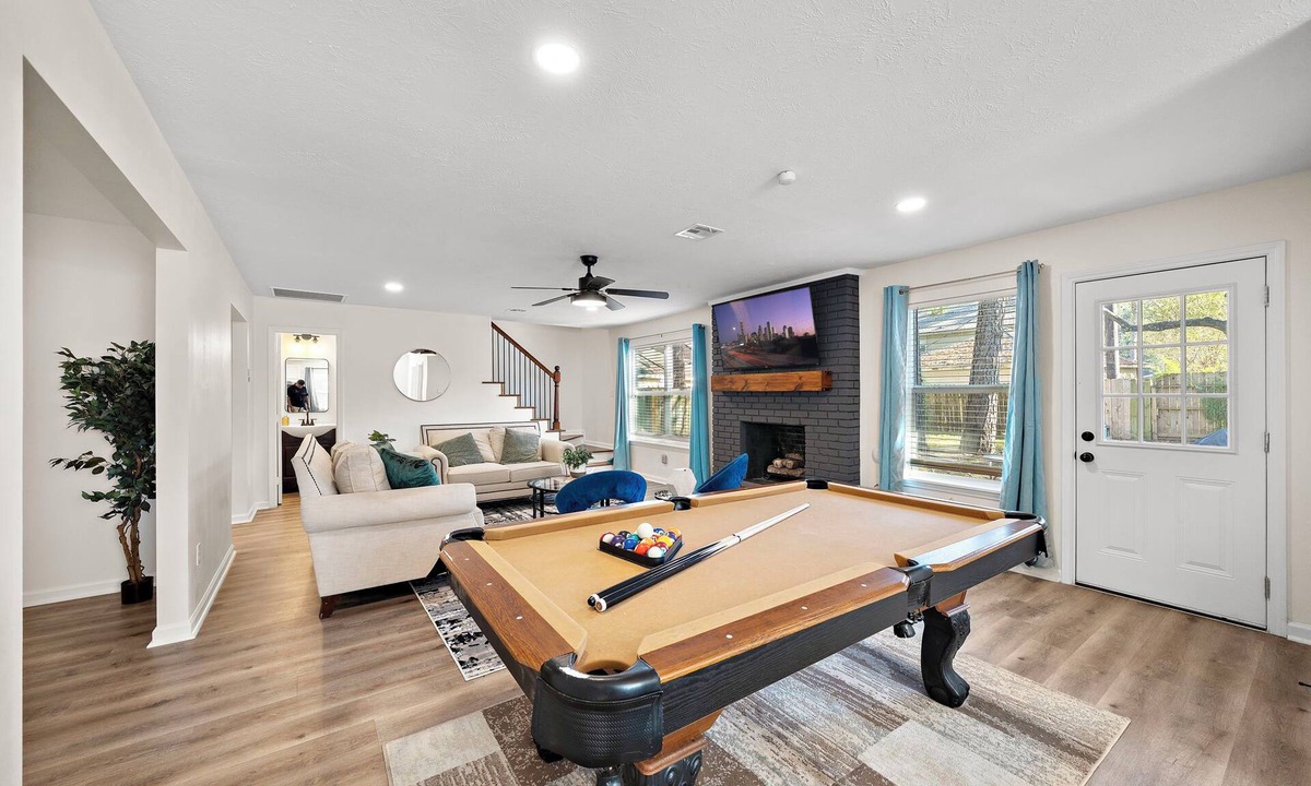 Ponderosa Forest House | Houston Stay | Game Room | BBQ Yard | Sleeps 16