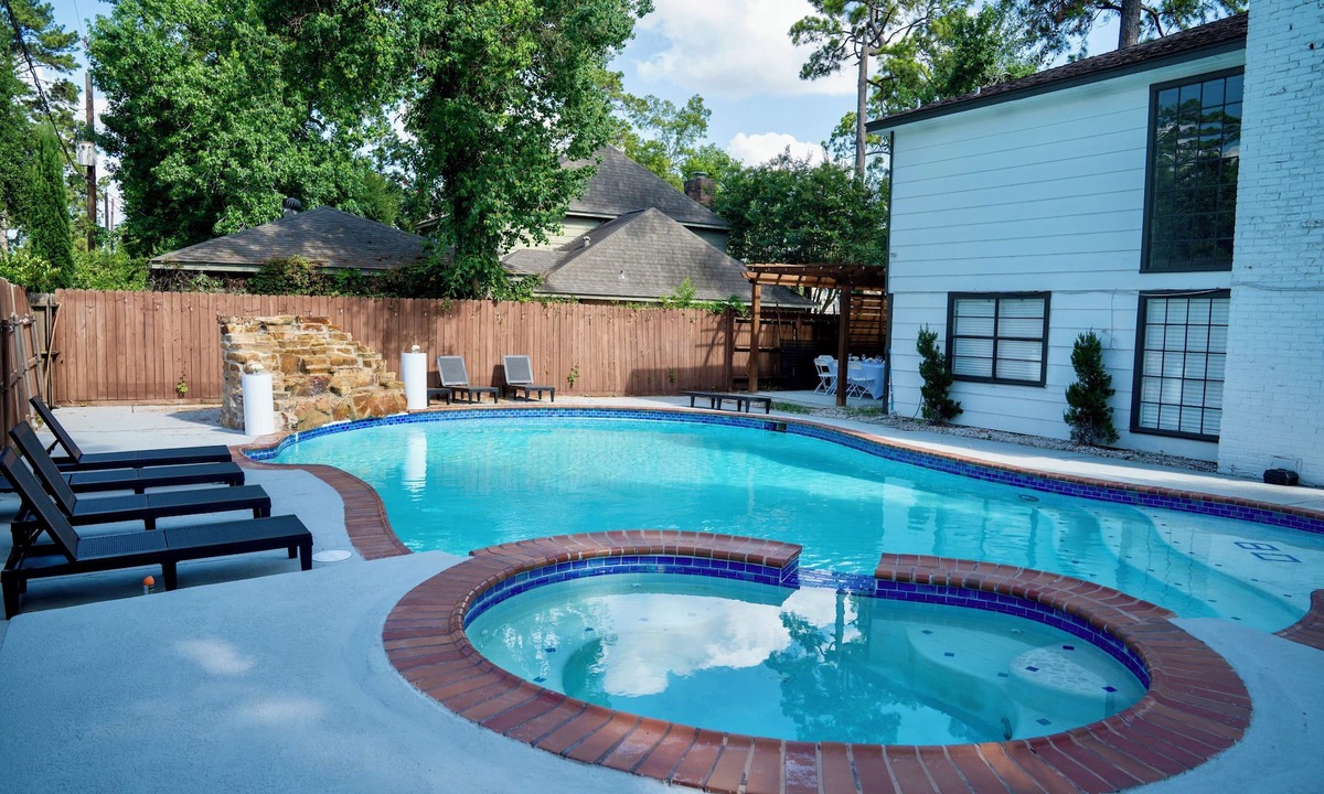 Barker House | Houston’s poolside vacation home