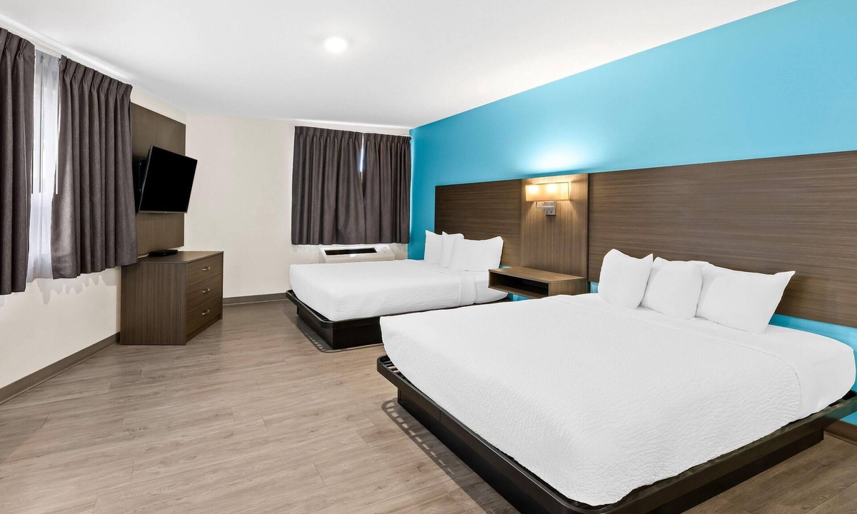 Thunder Bay Hotel | Howard Johnson by Wyndham Thunder Bay