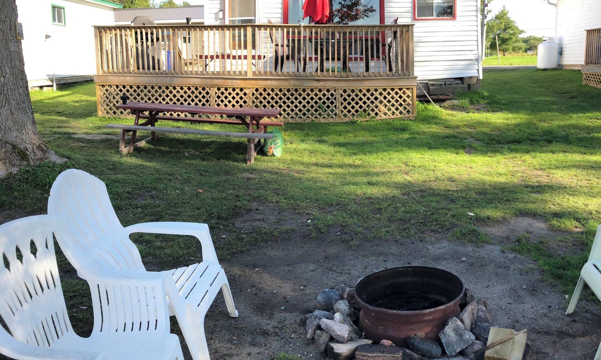 Lavigne Cottage | Humming Bird Cottage #5 Graceland cottages