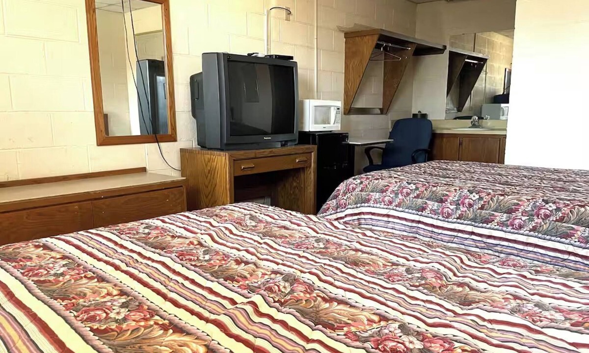 Bartlesville Hotel | Hwy 75 Adventure Stopover | Museums & Osage Hills State Park | Free Parking