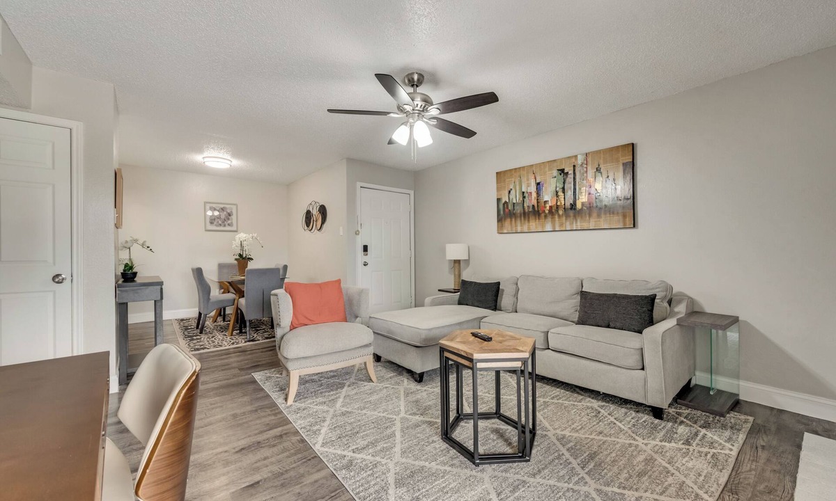Irving Apartment | I009–World Cup Stay - 18 min to AT&T - Sleeps 3 - Public Transit