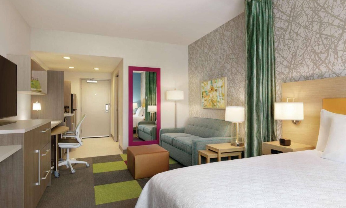Williamsville Hotel | Ideal Location! 3 Classy Units, Onsite Pool, Free Breakfast, Pets Allowed!