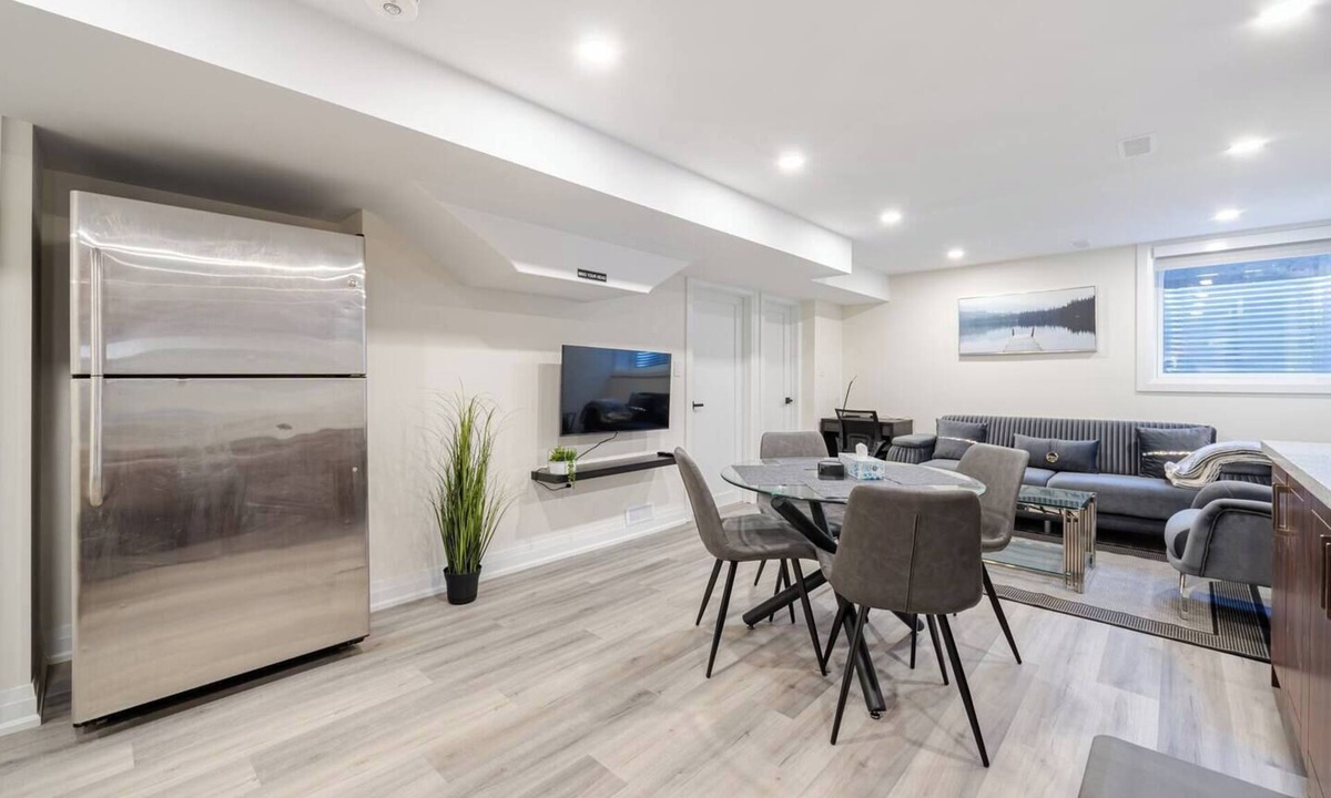 Humber Summit Hotel | Ideally located Apartment in North York-Toronto