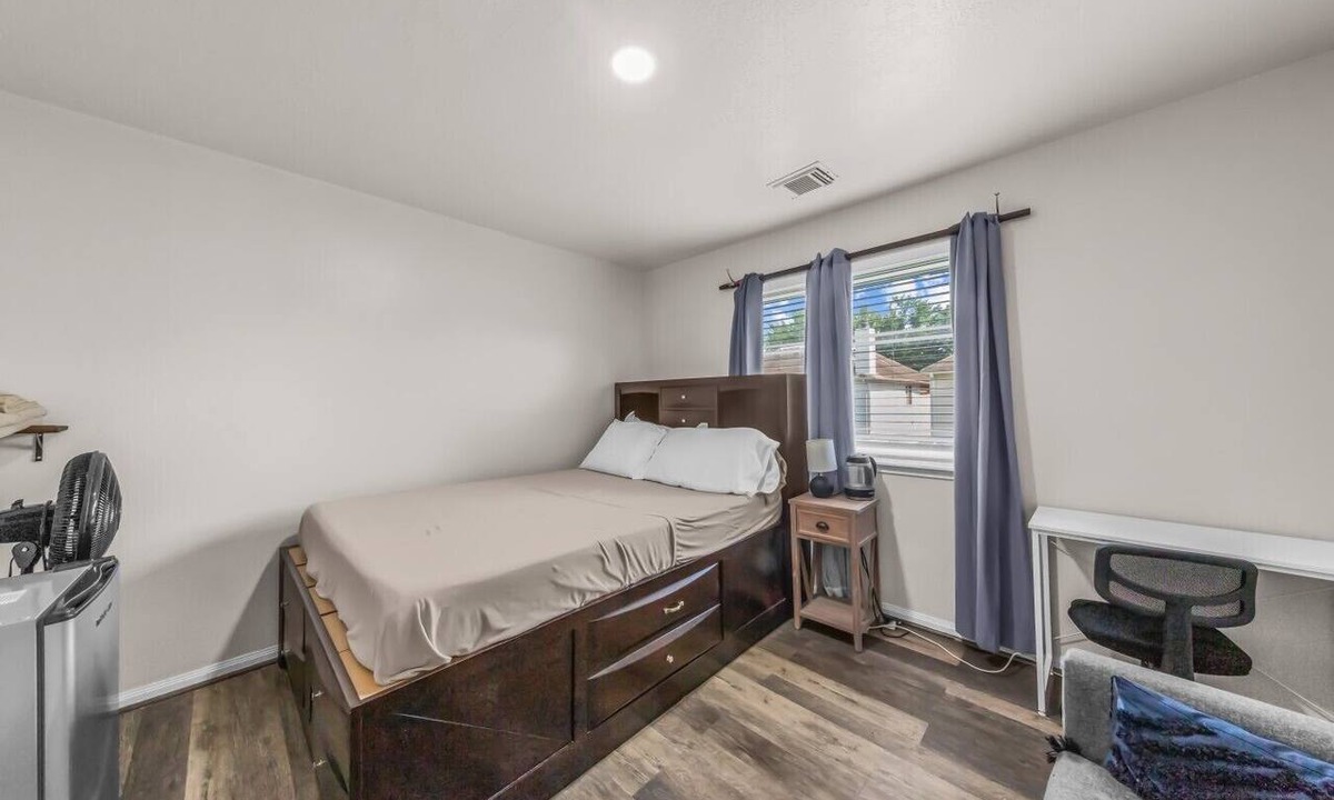 Greater Fondren Southwest House | Ile Ayo - BR with Shared Bathroom in a Co-Living Home (1)