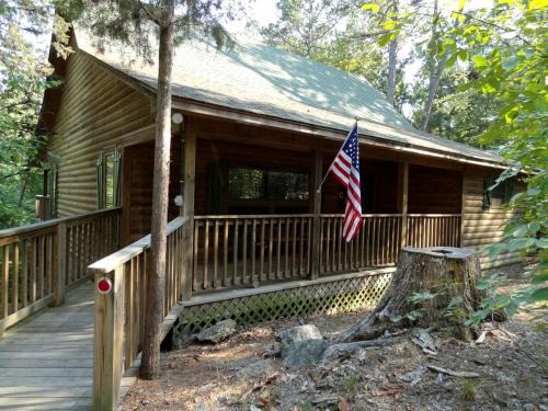 Mount Ida House | Impressive Log Cabin with Hot-tub and Fire Pit in Mount Ida, Arkansas
