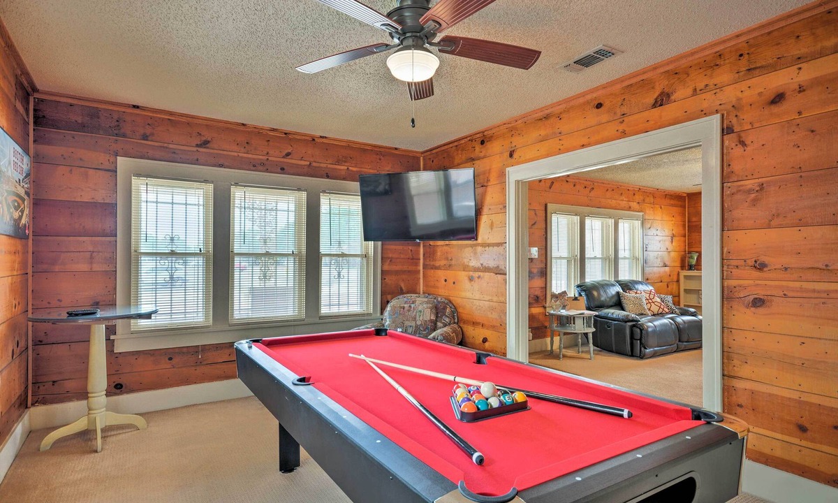 North Overton House | Inviting Lubbock Home > 1 Mi to Downtown