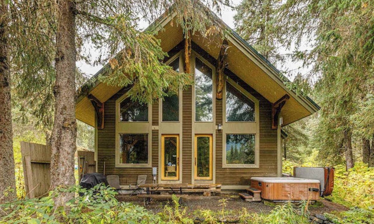 Girdwood House | Iris Pond Cabin | Forest Privacy | Hot Tub