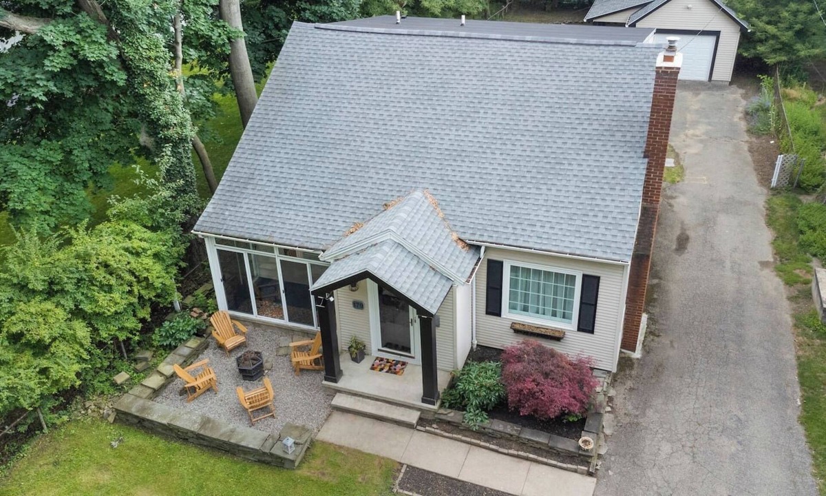 West Irondequoit House | Irondequoit | Walk to Lake Ontario | Fire Pit