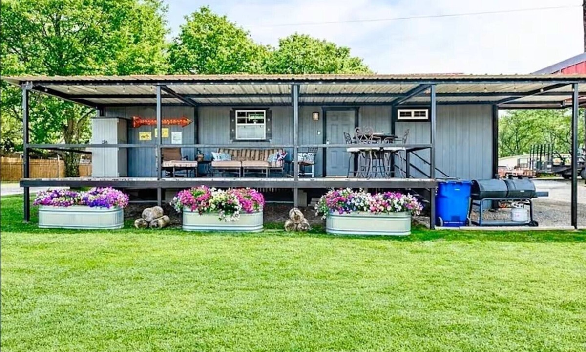 Dennis Cottage | Keepin' it Reel Cottage on beautiful Lake Granbury with Waterfront Access