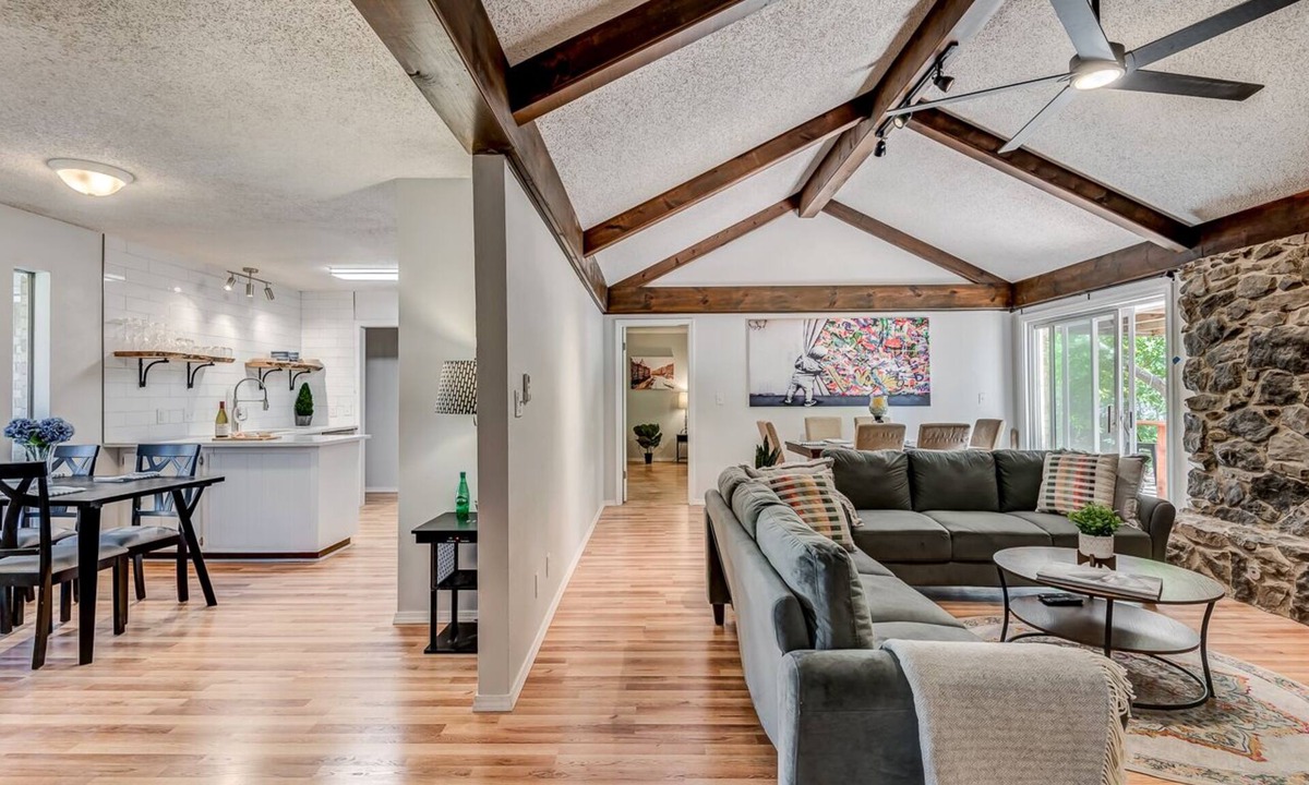 Stillwater House | King Bed Close to OSU/Downtown