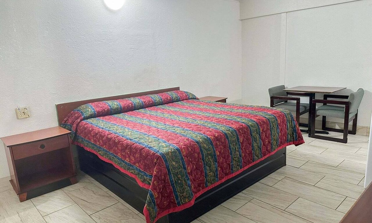 Marked Tree Apartment | King Bed|Non-Smoking