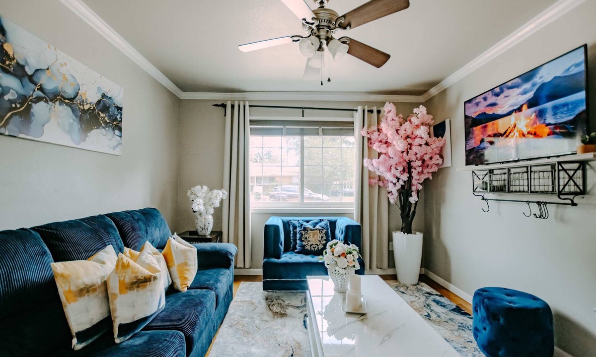 Nacogdoches Apartment | King Suite + Workspace · 2BR Walk to SFA