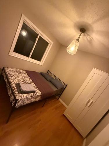 Kitchener House | Kitchener Cheapest Stay Near Downtown, Airport- Self Checkin,24 Hrs