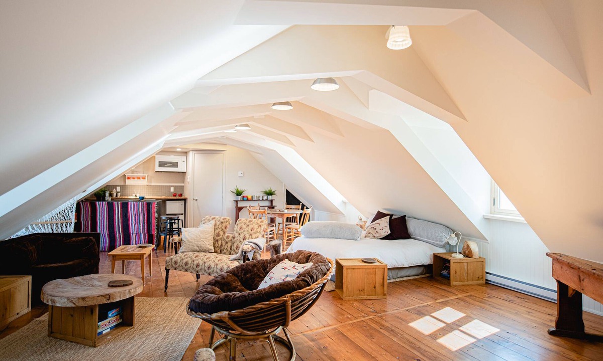 Laprairie House | L'auberge du QG