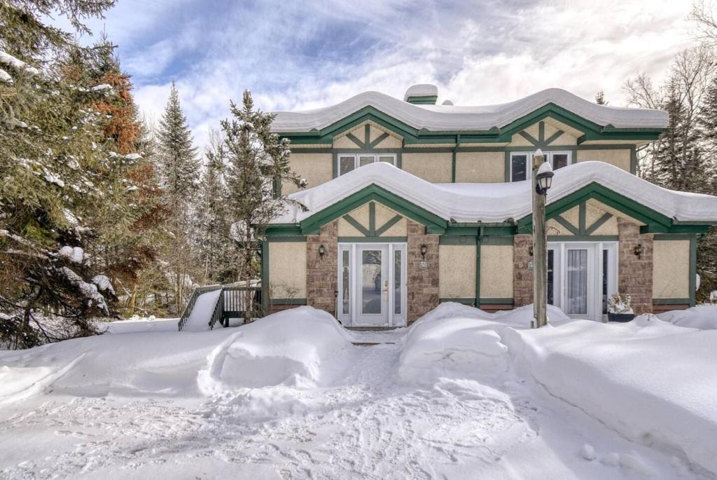Mont-Tremblant Apartment | La Bête Tremblant Classic Charming Chalet