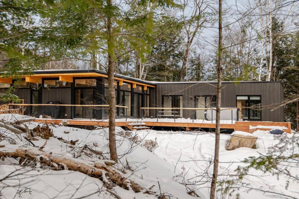 La Conception Ski Chalet | La Kabina with Mt Tremblant view
