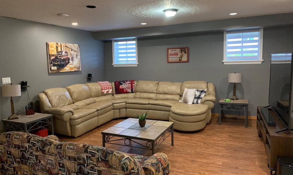 Cochrane House | La Résidence - 4BD 2BA Exec Home, Heated Garage