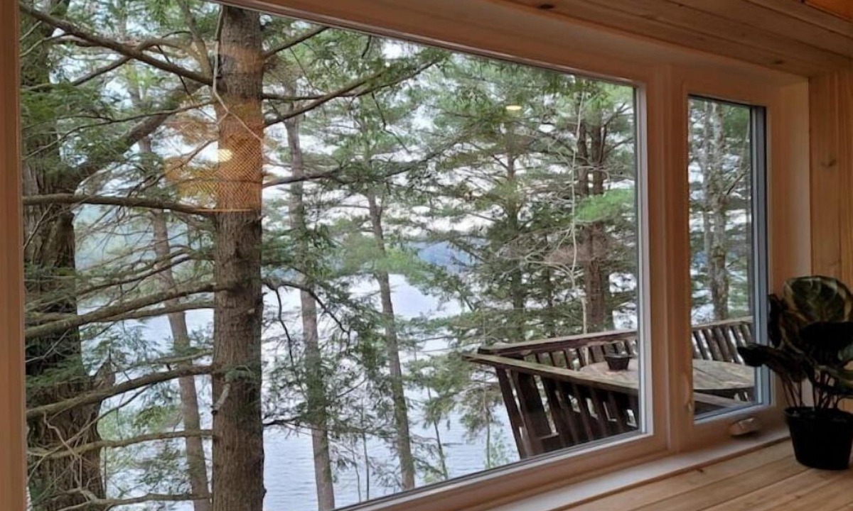 Utterson Cottage | Lake front 3Br 1Ba Muskoka Cottage /classic Canadian Shield