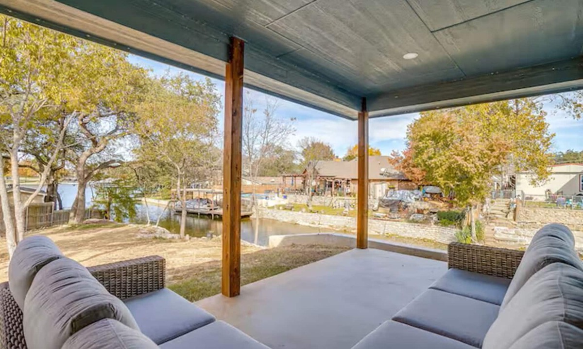 Granbury House | Lake Front Granbury Retreat Lake House