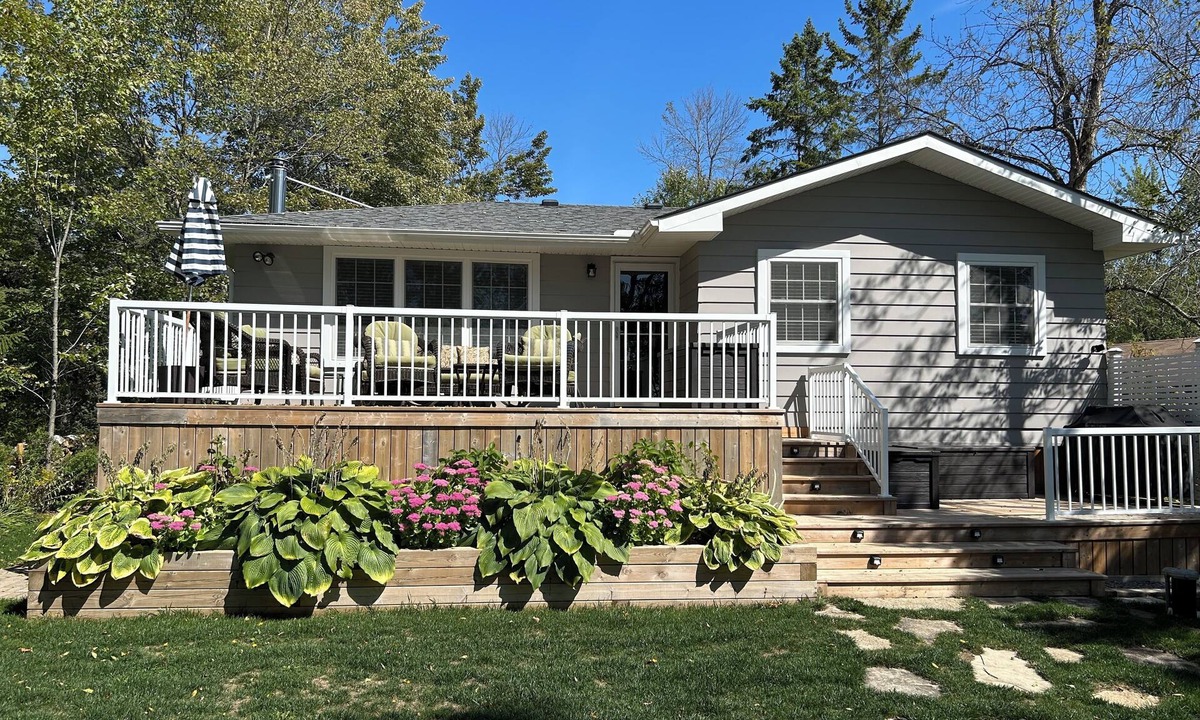 Ramara Cottage | Lake Simcoe Beachfront Cottage