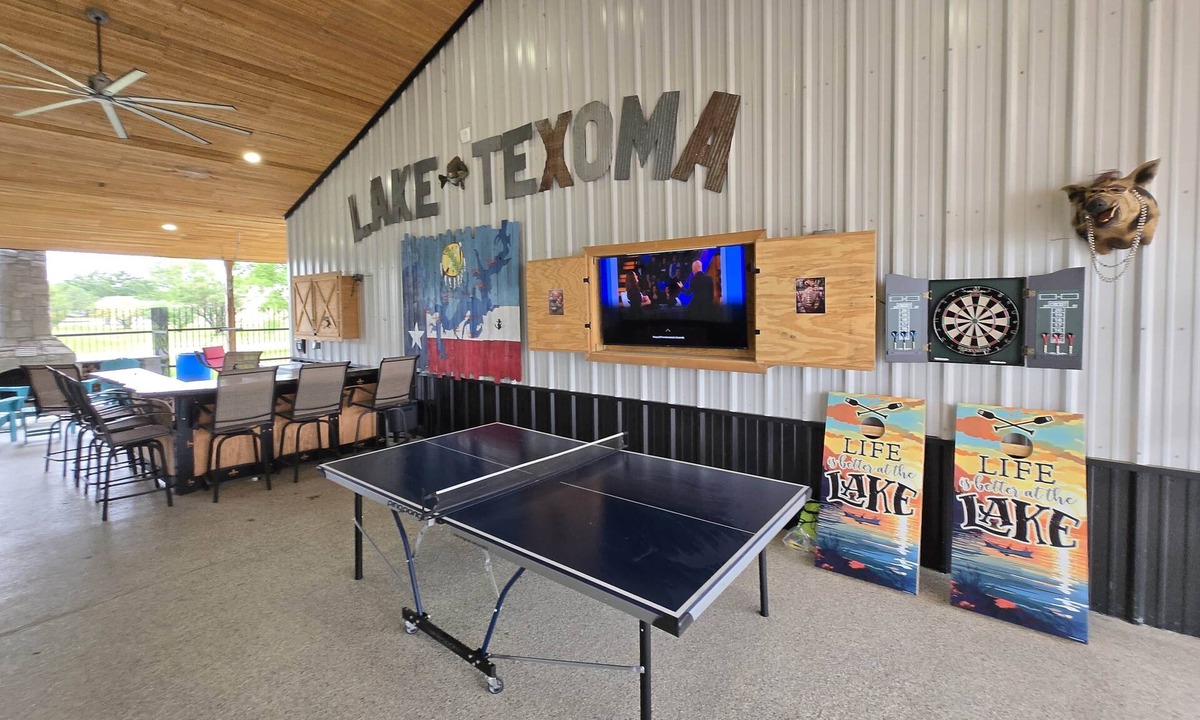 Kingston House | Lake Texoma Getaway | 7BR | w/Pavilion | Sleeps up to 16