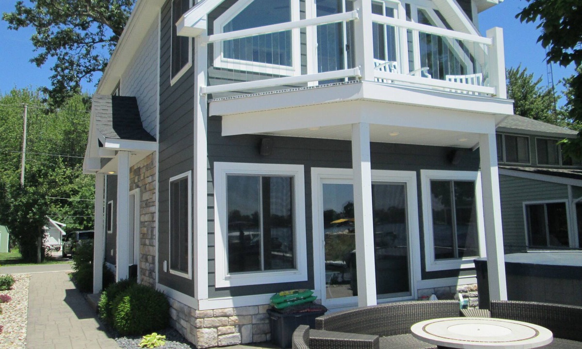 Manitou Beach-Devils Lake House | Lakefront Retreat with Hot Tub (on water)