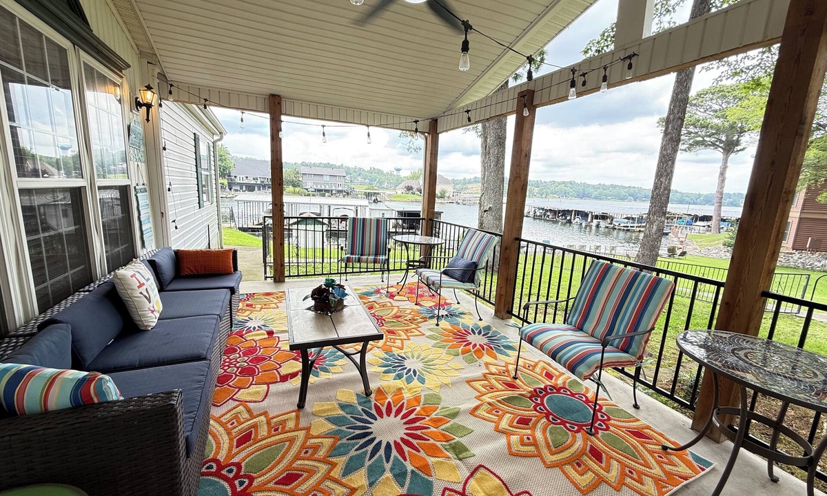 Lakeland House | Lakefront 3Bd/2Ba Home on beautiful Lake Hamilton with Boat Dock tie up