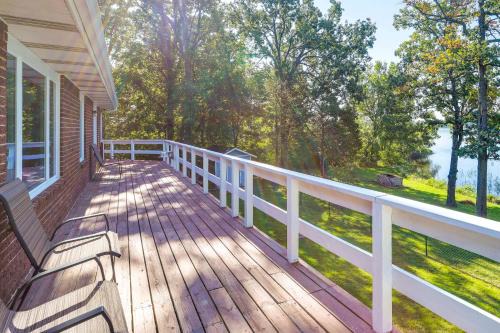 Horseshoe Bend House | Lakefront Arkansas Escape w/Grill, Dock & Kayaks!