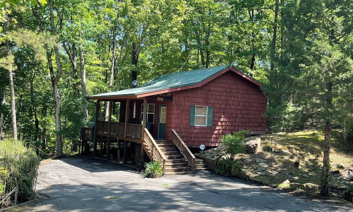 Heber Springs Cottage | Lakefront Cottage Greers Ferry Lake - Steps away from the Beach