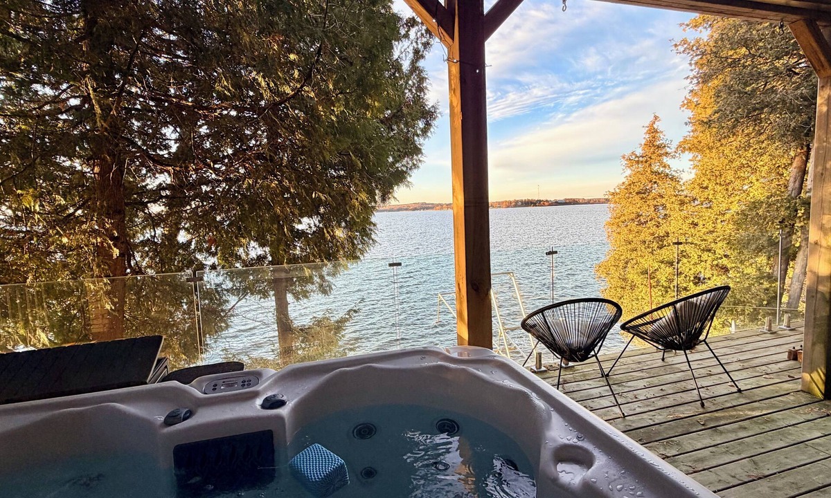 Roseneath Cottage | Lakefront Cottage w/New Hot Tub, Skiing Nearby, Games Room & Stunning Views
