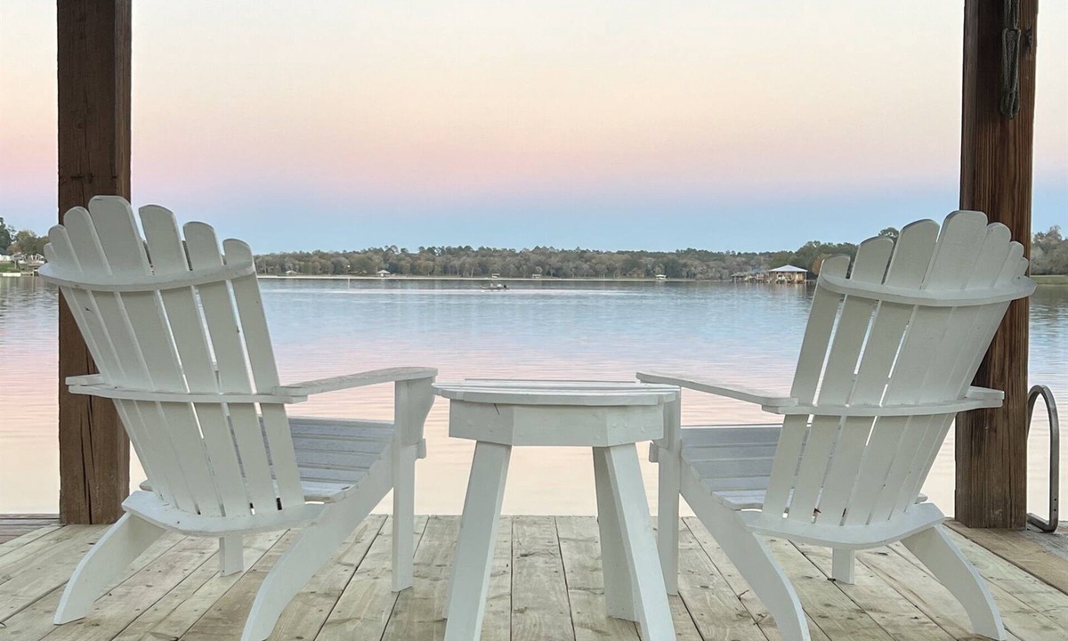 Riverside Cottage | Lakefront | Fire Pit | Dogs Welcome | Dockside Den