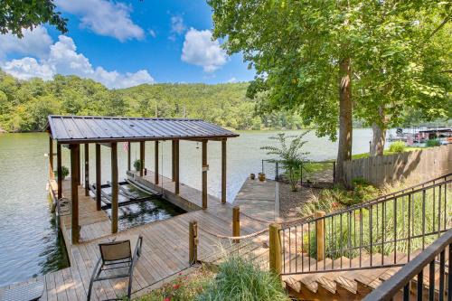 Mid America House | Lakefront Gem w/Boat Dock! 6 Mi to Hot Springs NP