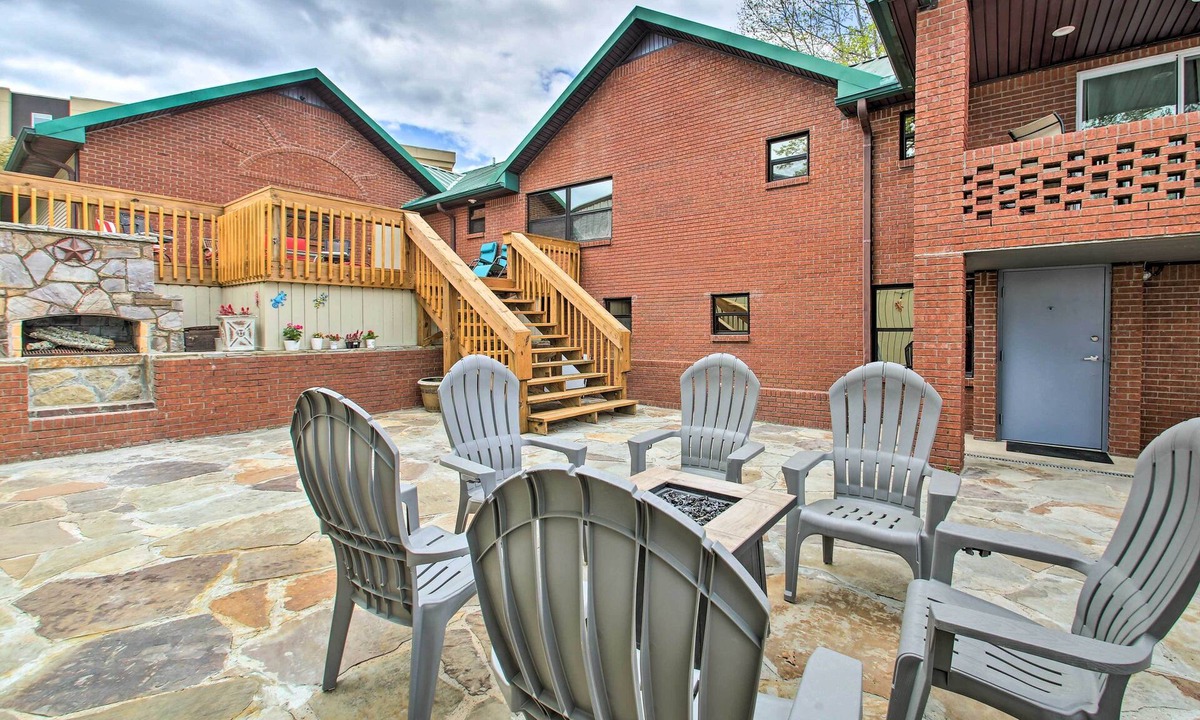 Lake Hamilton House | Lakefront Gem w/Docks on Central Ave