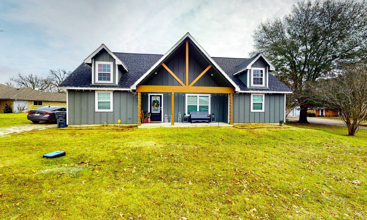 Emory House | Lakefront Home on Lake Fork with Private Dock