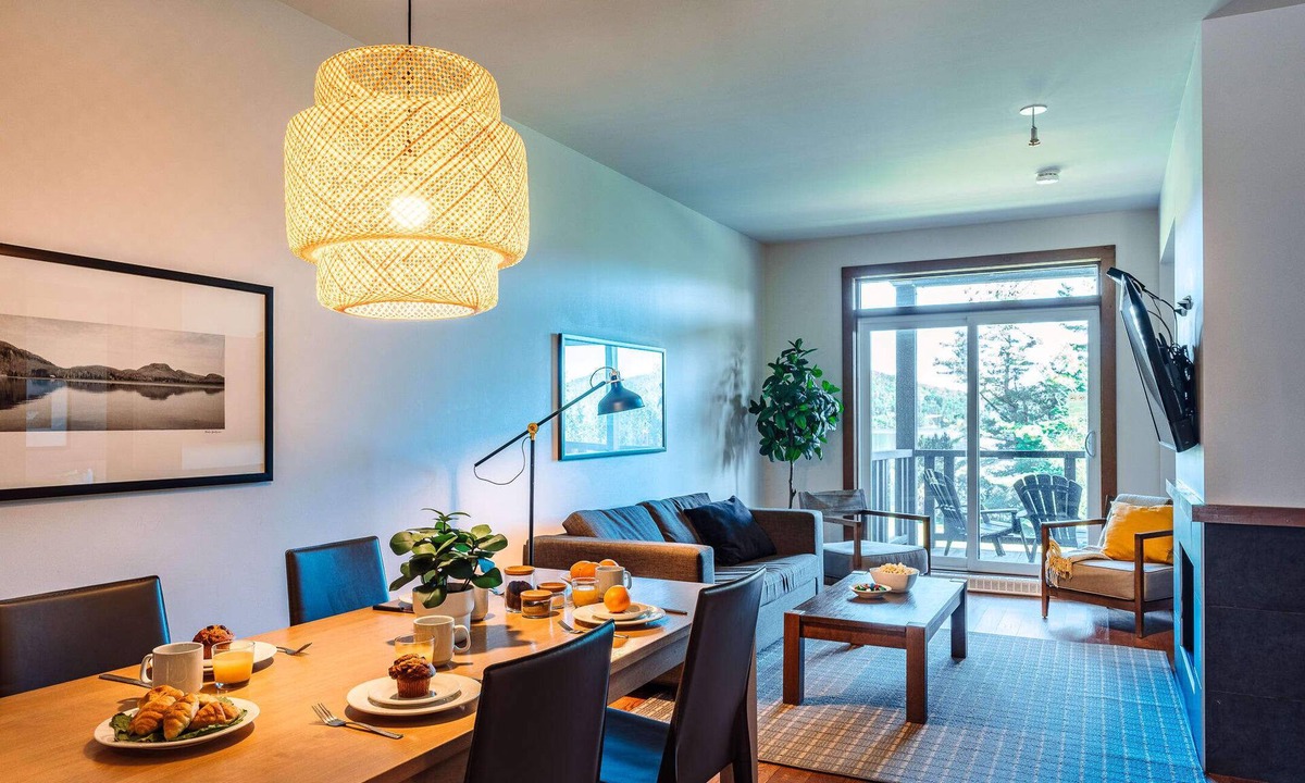 Lac Superieur Village Condo | Lakefront & Mountain View - 1 Bedroom Resort Suite
