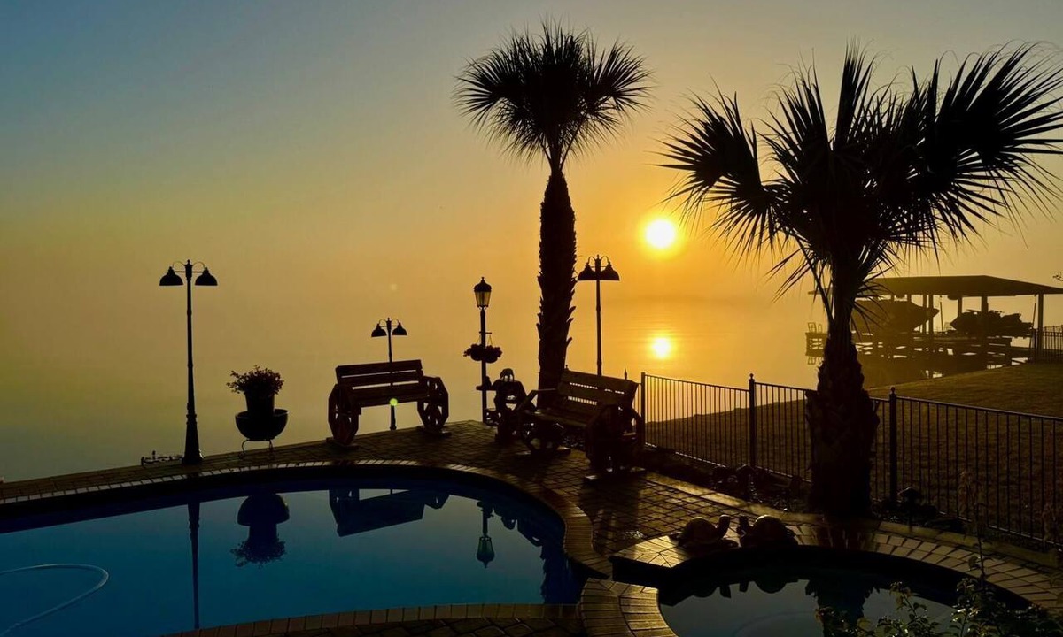Atascocita House | Lakefront Oasis