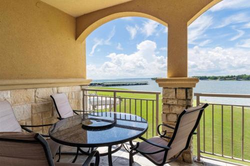 Eureka House | Lakefront Paradise with Stunning Views!