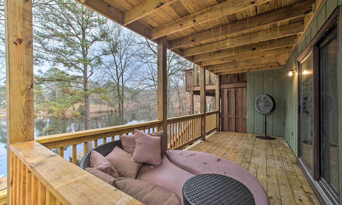 Bella Vista Apartment | Lakefront & Trailside Escape w/Private Dock +deck
