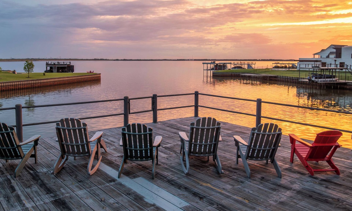 Star Harbor House | Lakefront Villa Infinity Pool + Hot Tub Dock Kayaks 6BR near Dallas