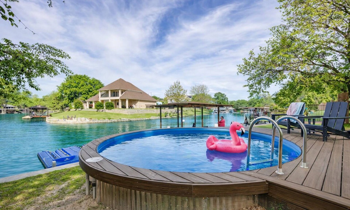 Granbury House | Lakefront w/Pool & Guest House – Hot Tub, Dock, Fire Pit & Peaceful Views