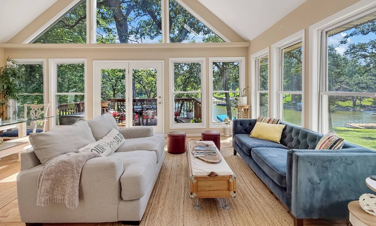 Panora House | Lakefront weekends, golf & room for the whole crew