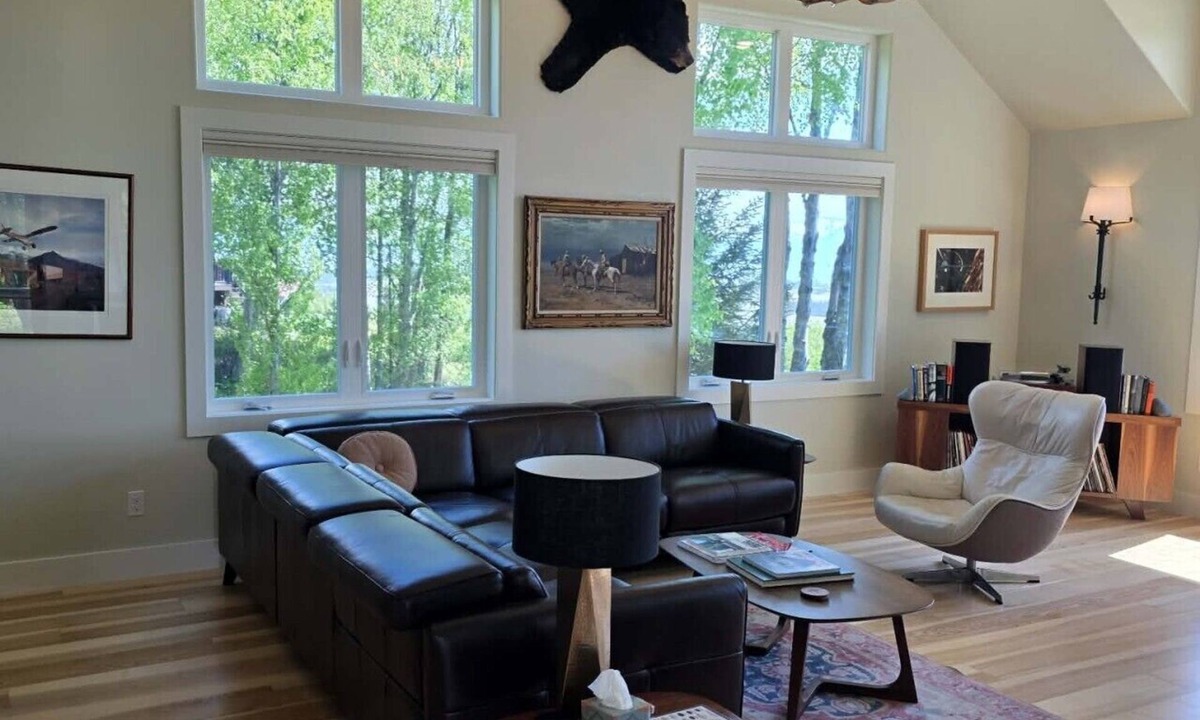 Homer House | Lakeshore Lodging 3 Bedroom Home