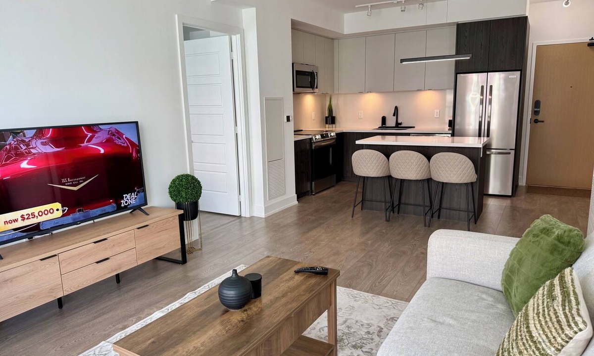 Innisfil Condo | Lakeside 2 BR Condo at Friday Harbour | 1hr from GTA