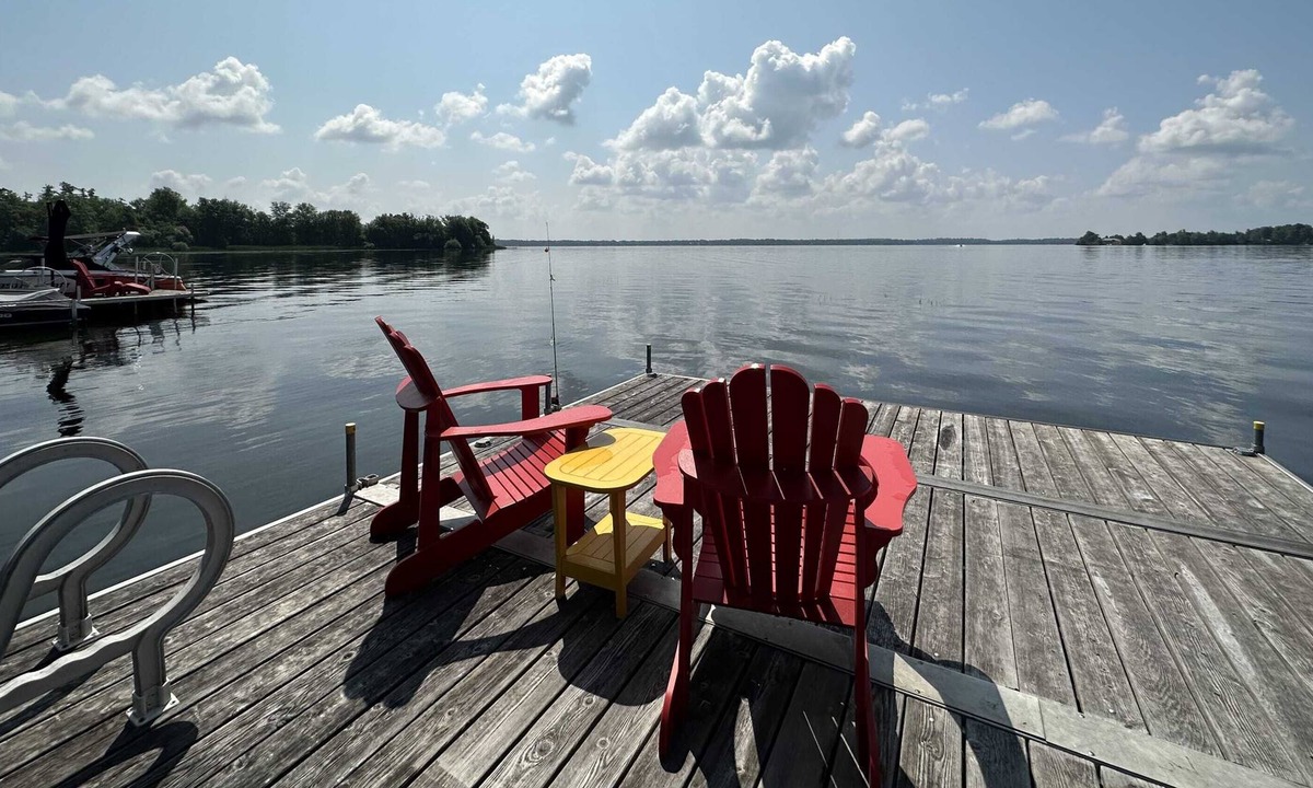 Drummond-North Elmsley House | Lakeside Escape: Cozy Cottage under the stars
