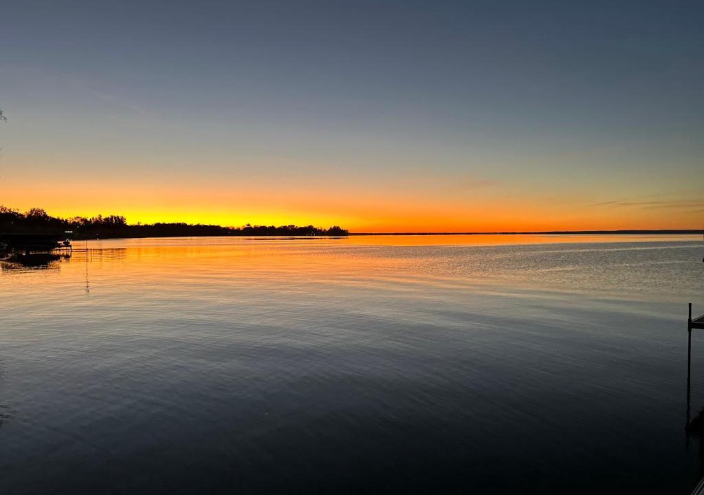 Jacksons Point Apartment | Lakeside Haven suite