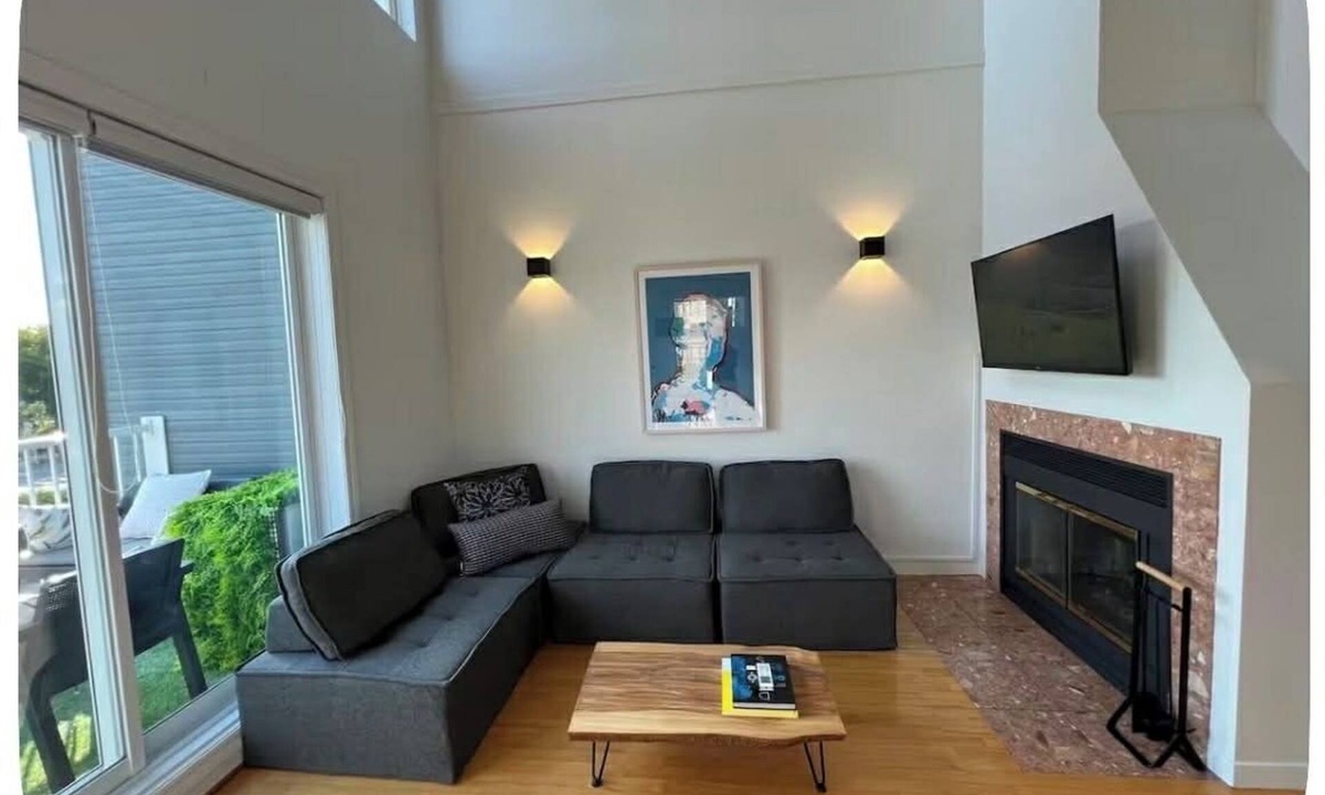 Magog Condo | LAKEVIEW LOFT WITH HEATED POOL