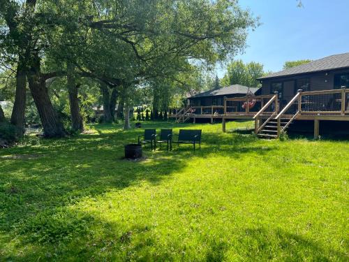 Harwood Villa | Lakeview Willow Bay Cottages in Harwood