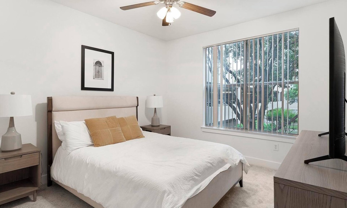 Park Central Apartment | Landing | Beautiful 1BD, Courtyard, Gym