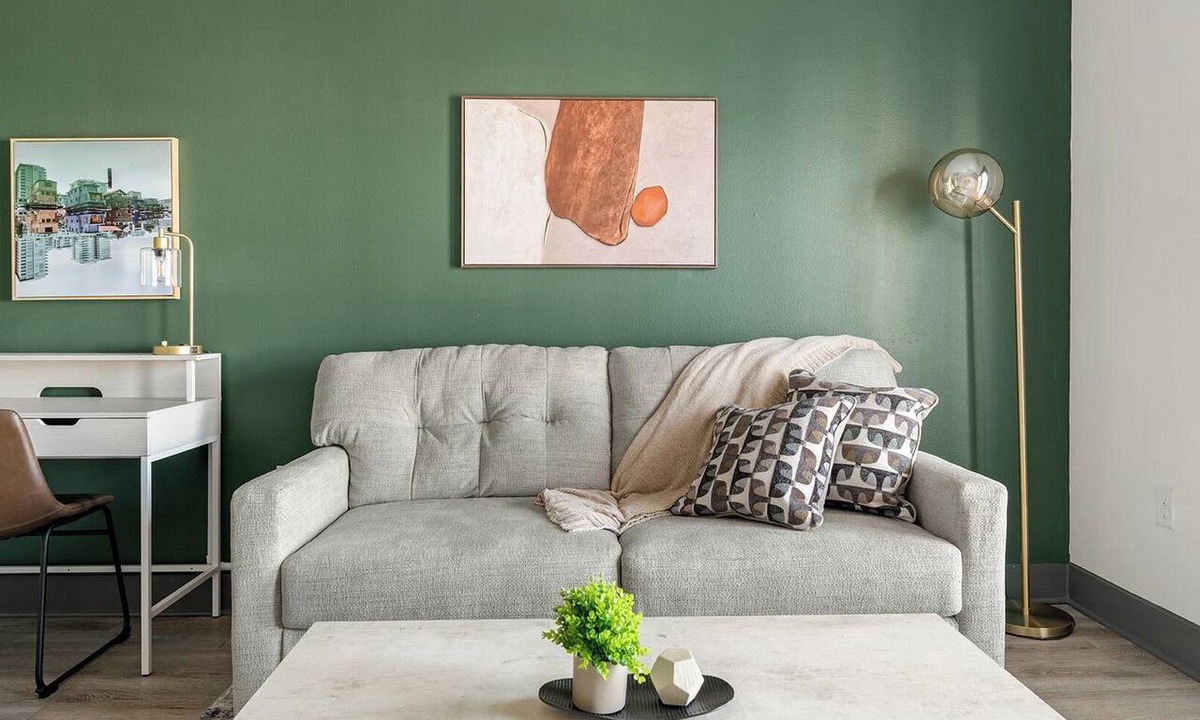 Terrell Apartment | Landing | Chic 1BD, Gym